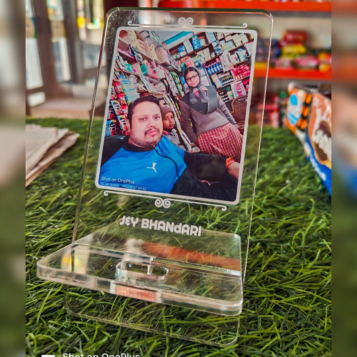 Acrylic Phone Stand Customer Image Review 15